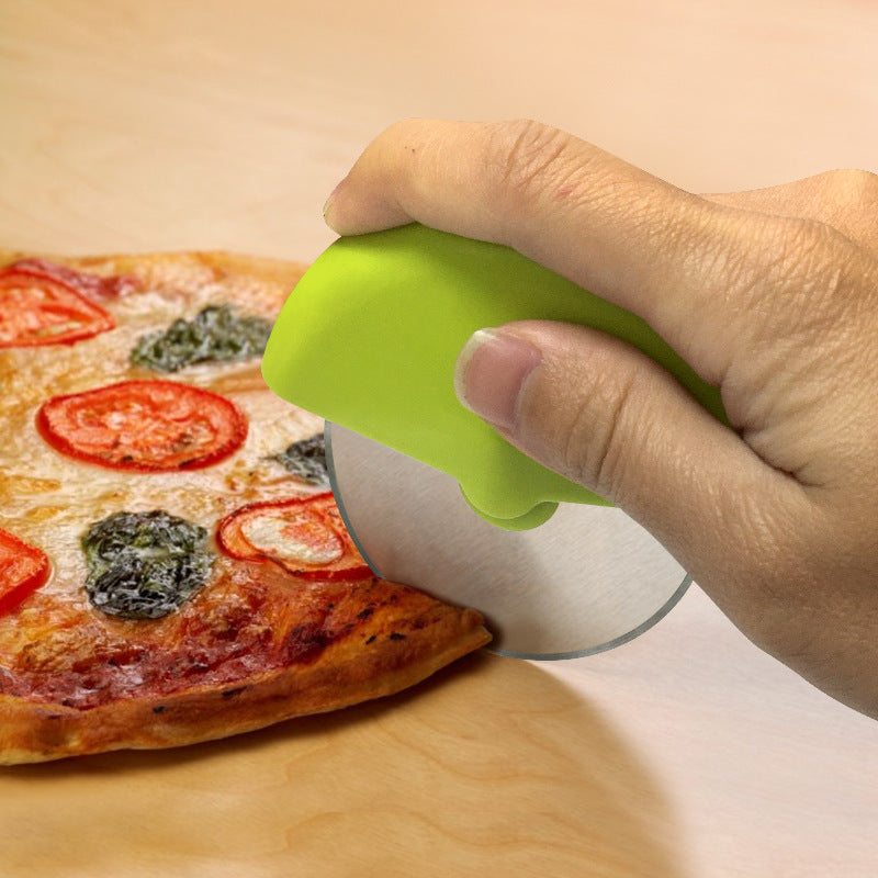 Comfortable to use stainless steel pizza slicer